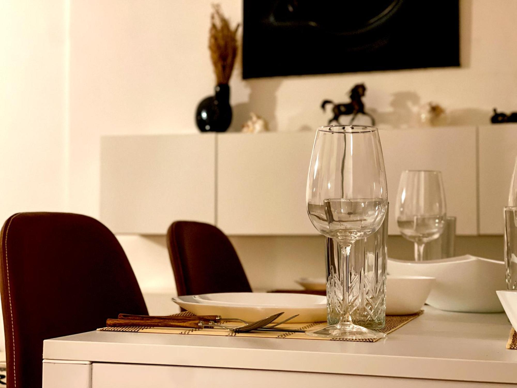 Spacious Flat On Sofia's Main Street Апартамент *